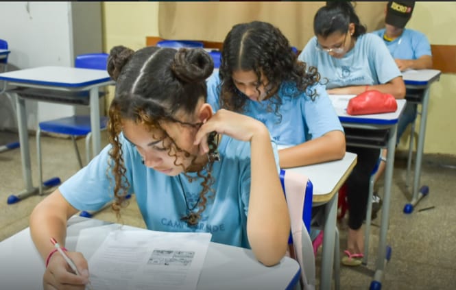 Alunos fazendo o Simulado