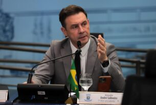 Vereador André Salineiro, do PL, durante sessão na Câmara Municipal de Campo Grande.
